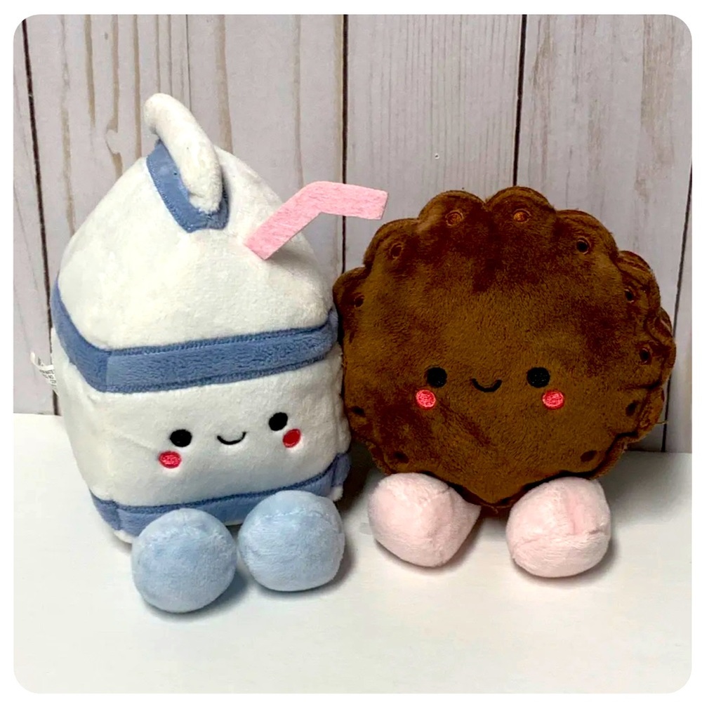 Milk and Cookies magnetic plushie set